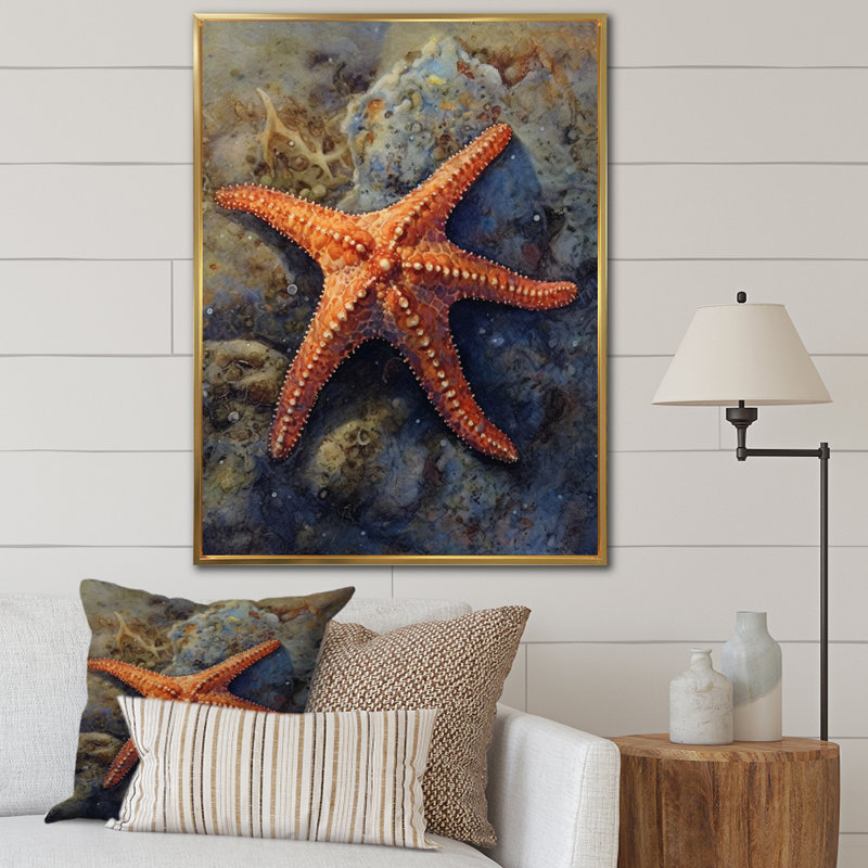 Étoile de mer Spinny I sur toile, H 32 po x l 16 po x P 1 po, Cadre flottant doré