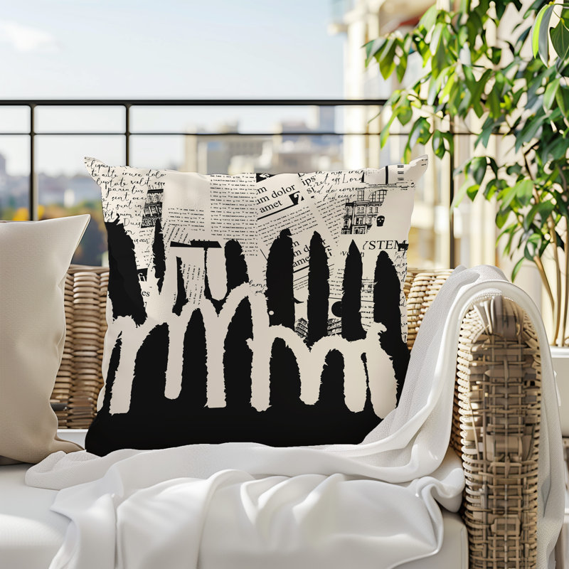 Oreiller carré réversible intérieur / extérieur Kisha, Noir / blanc cassé abstrait, H 15 po x l 15 po
