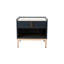 Table de bout Modern Living avec surface en pierre blanche et grise et structure en acier inoxydable