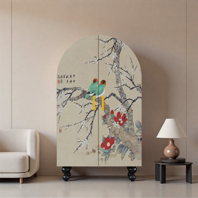 Armoire arquée en bois de noyer