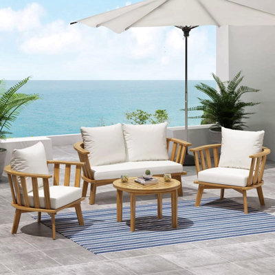 Ensemble de meubles de patio en bois d'acacia 4 pièces, mobilier d'extérieur avec table basse, ensemble de conversation pour patio avec coussins moelleux, chaises de véranda pour le balcon de la cour arrière, finition teck, blanc