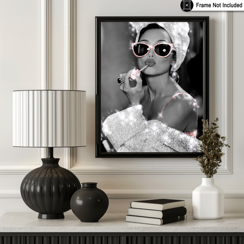 Lunettes de soleil Audrey Hepburn, 08"H x 10"W, Poster, Unframed