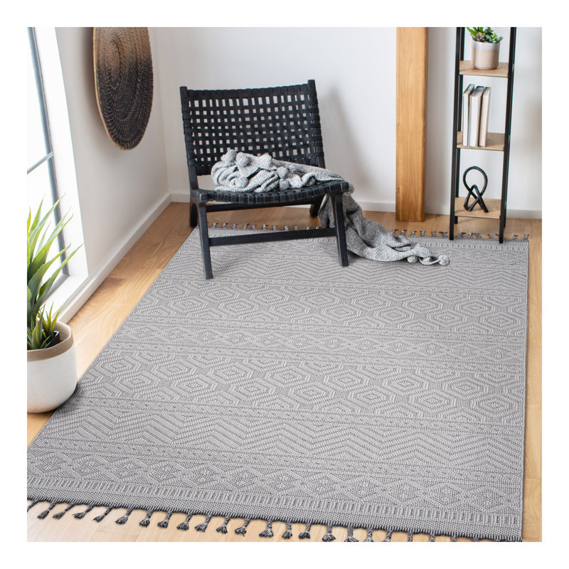 Collection White /Geometric Indoor/Outdoor Area Rug, Rectangle 4' x 6'2"