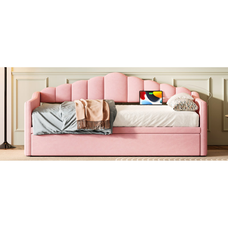 Lit de jour simple rose rembourré en velours doux, avec couchette escamotable, et charge de type C, et poches latérales pour les livres