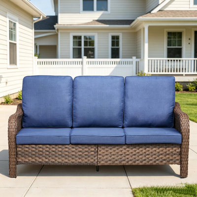 Canapé d'extérieur à dossier haut en osier à 3 places avec coussins bleus confortables, canapé en rotin PE avec assise profonde, ensemble de conversation pour terrasse toutes saisons