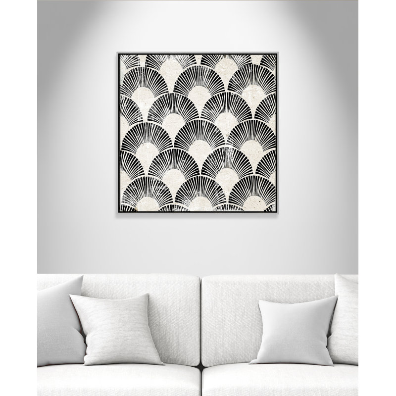 «White Art Deco III» par Aimee Wilson, L 31,5 po x H 31,5 po, Framed Canvas, Flottant argent
