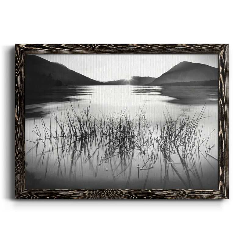 Whisper Lake - Photographie de cadre photo sur toile, H 31 po x l 44 po x P 1 po, Noir
