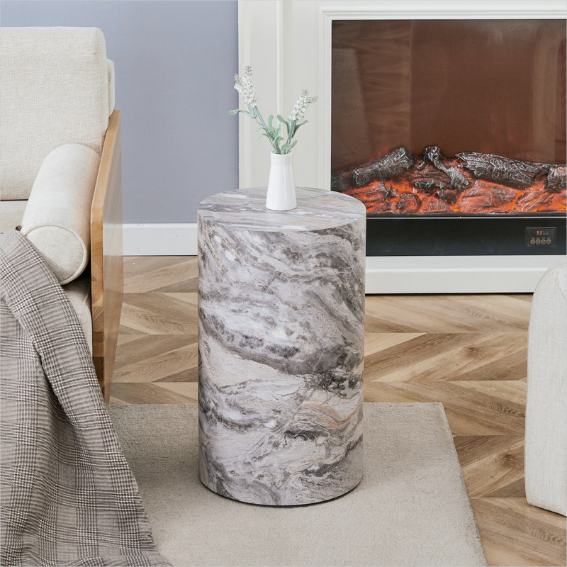 Table basse ronde de 12 pouces avec finition en marbre gris neutre et petit espace industriel