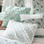 Dawn Bedding - Décoration de chambre gracieuse avec tissu et coussins décoratifs composé d'édredon, 2 taies décoratives, 3 coussins Euro-120258578