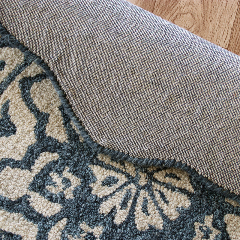 Tapis bleu / beige en laine crocheté à la main Genovese, Demi-cercle 2 pi 3 po x 3 pi 10 po