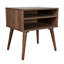 Grand lit tapissier beige avec tables de chevet