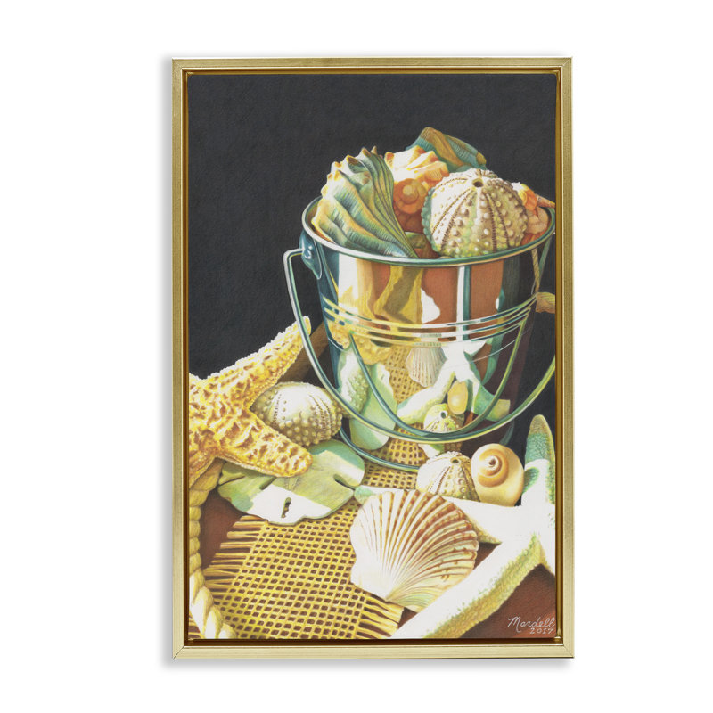 «Bucket Of Seashells», toile flottante encadrée par Mardell Schuster, Cadre flottant métallique doré, H 31 po x l 21 po