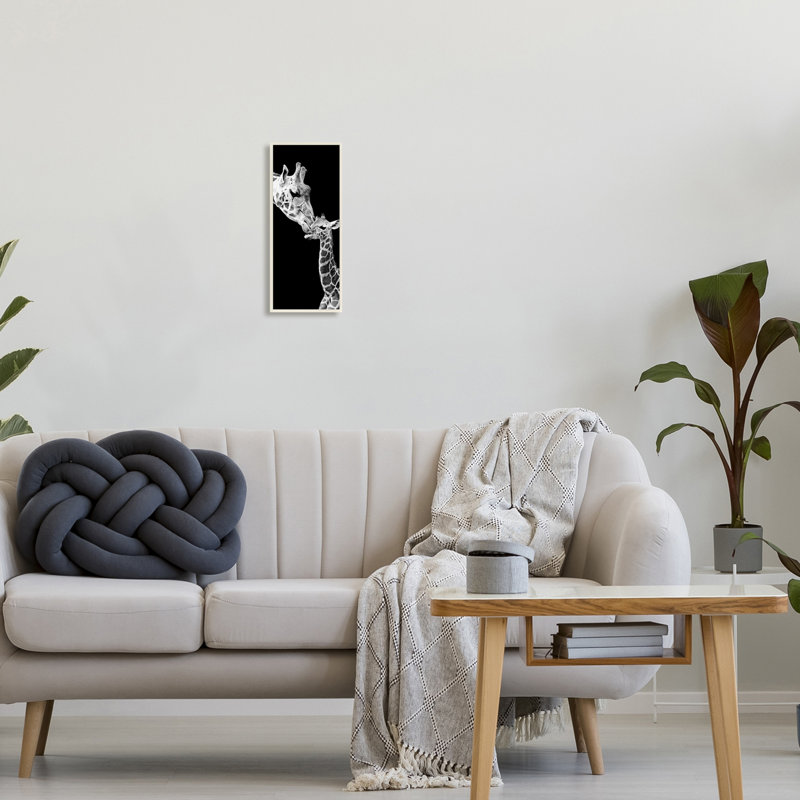 Beau bébé girafe aimant la mère, portrait monochrome par Incado - photographie, Plaque murale, H 17 po x l 7 po x P 0,5 po