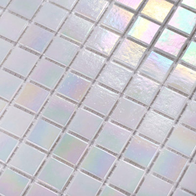 Carreau de mosaïque de mur et de sol en verre iridescent blanc iridescent 12,9 po x 12,9 po avec veines dorées (ensemble de 10)
