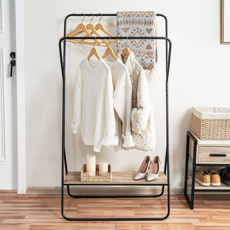 Vêtements et supports à vêtements