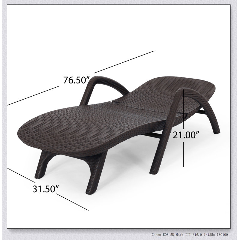 CHAISE LUNGE