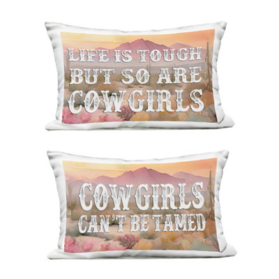 Coussin extérieur Stupell Industries Tough Cowgirls Design par Lettred
