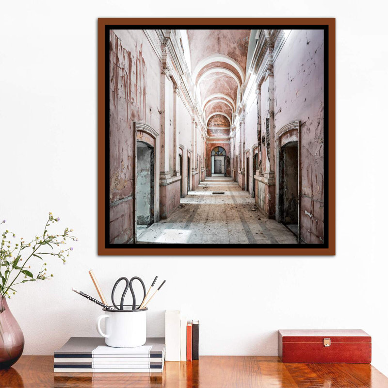 «Roman Spa» par Simon Yeung - reproduction de photo, H 37 po x l 37 po x P 1,5 po, Toile avec cadre en bois classique