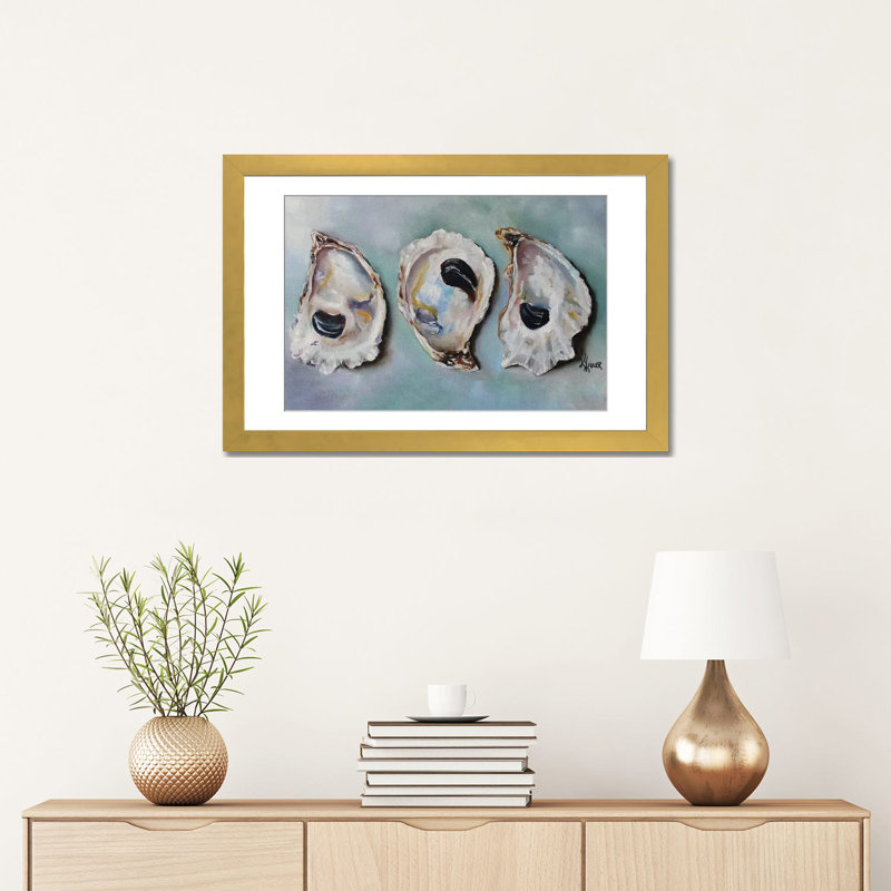 «Bay Oyster Shells» par Kristine Kainer, reproduction, Papier dans un cadre photo, H 24 po x l 32 po, Doré