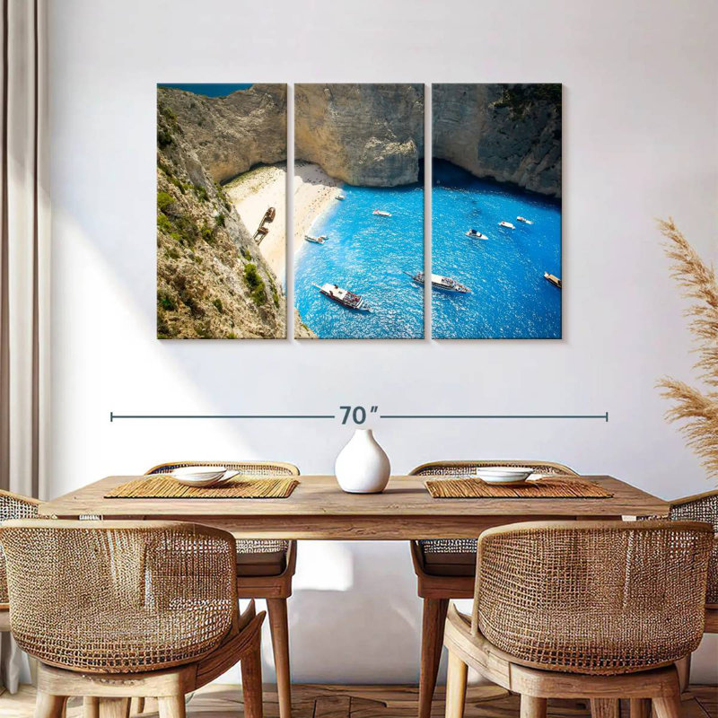 Vue aérienne de la plage de Navagio, H 36 po x l 57 po