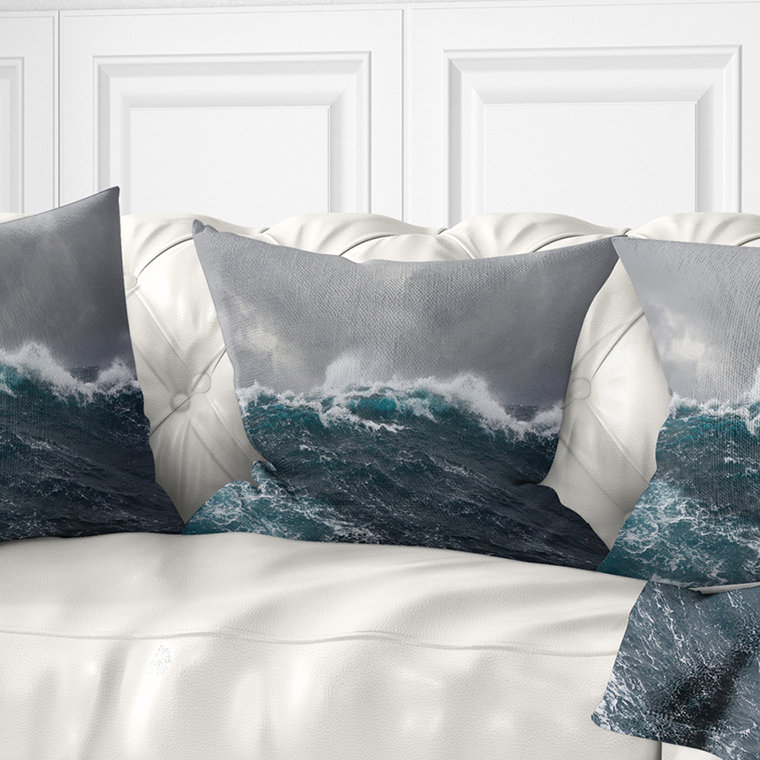 Oreiller seascape rugissant waves under cloud, 18 po x 18 po, Coussin décoratif