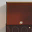 Armoire décorative en acrylique et en acier au carbone.-102527648