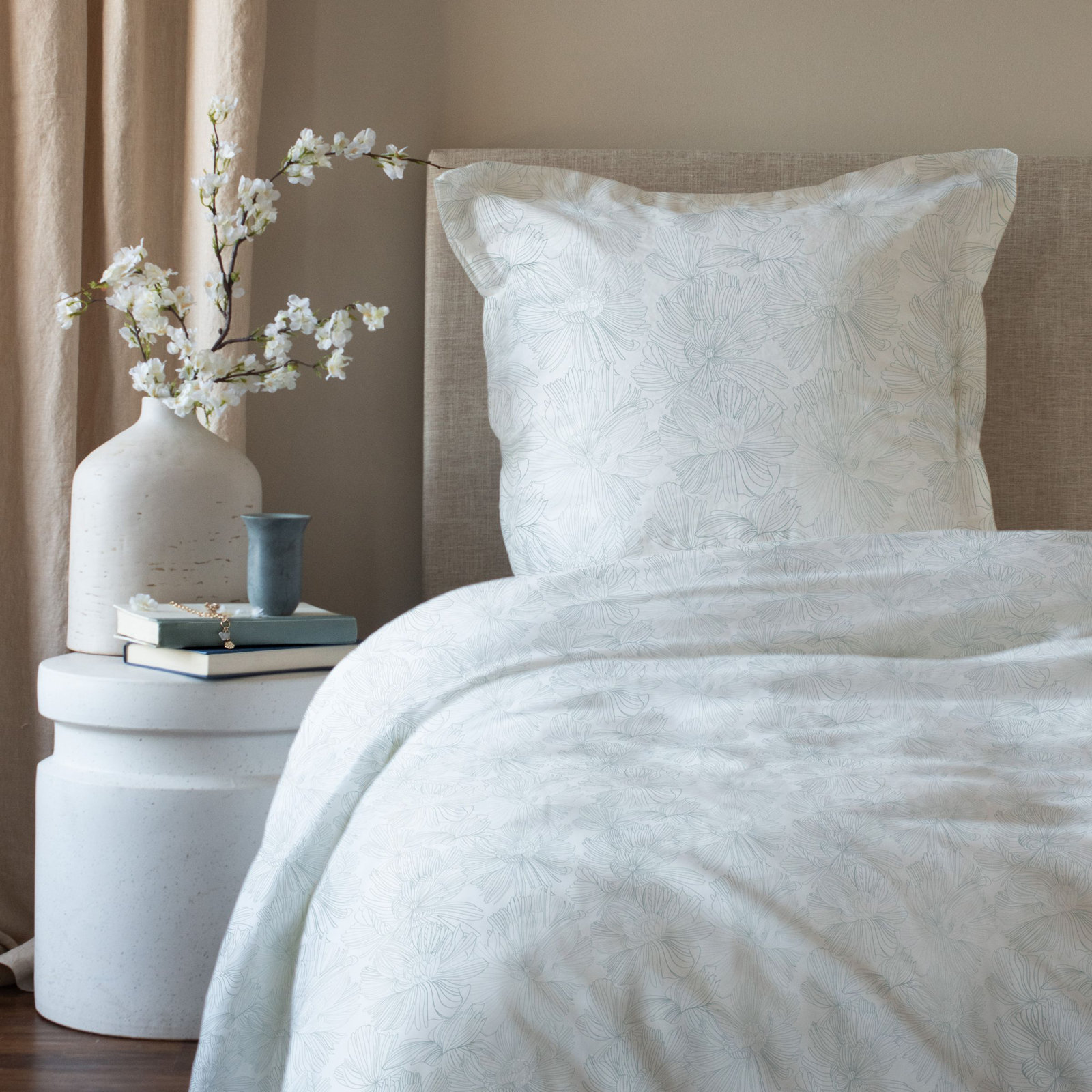 28" x 28" Linen Pillow Cover, Cream & Wave Floral