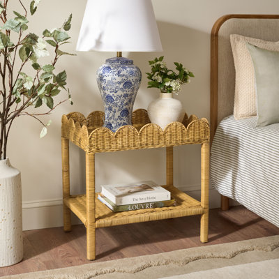 Table de chevet Erna Scallop avec une tablette