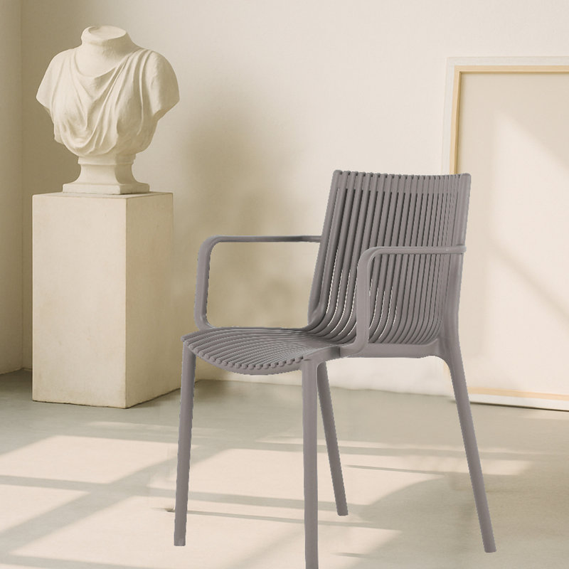 Ensemble de 4 fauteuils empilables gris chaud, résistants aux intempéries, design ergonomique, en polypropylène de haute qualité, légers et faciles à monter. Idéal pour un confort optimal dans tout espace moderne. Ensemble de 4 pièces en plastique pour intérieur et extérieur.