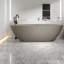 Baignoire profonde et bain tourbillon