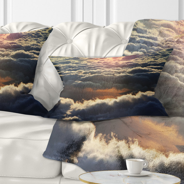 Lourds nuages foncés au coucher du soleil - coussin à imprimé floral