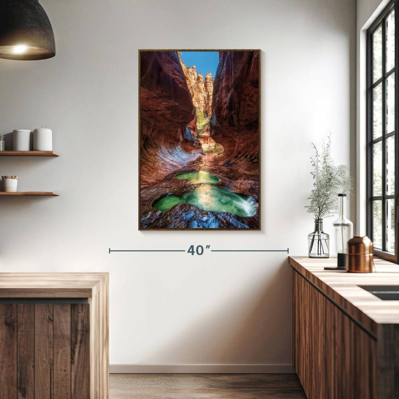 Le fente du métro, 27" x 40", Cadre flottant noyer