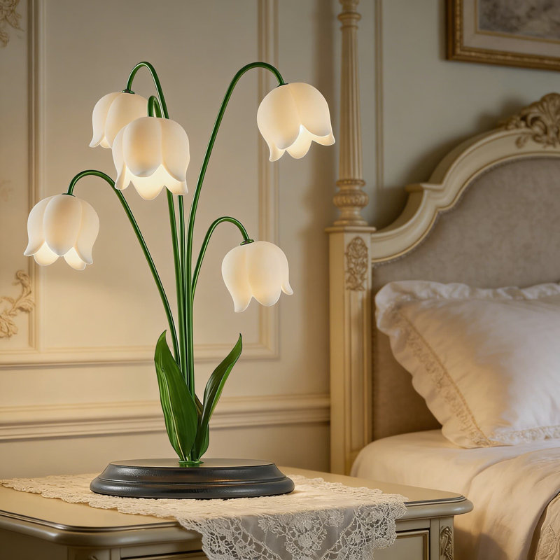 Lampe de table avec télécommande Lily-of-the-Valley - Veilleuse à intensité variable avec 5 fleurs réalistes, base en bois, élégante chambre à coucher