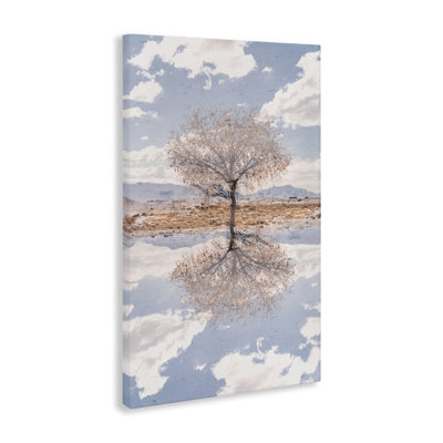 Toile de réflexion Lone Tree & Clouds, design par Robin Vandenabeele