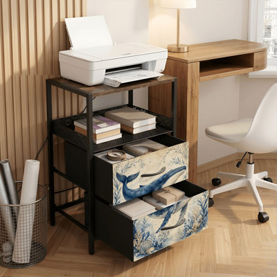 Table de chevet 2 tiroirs avec station de charge, table de chevet pour chambre avec ports USB et amp; Outlets, tablette ouverte noire, table de chevet avec baleine bleue nageant parmi des coraux sous l'eau, impression de style rétro