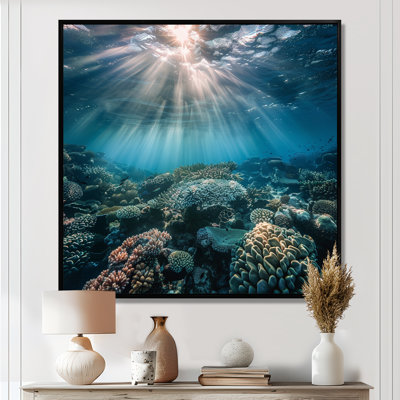 «God Rays Sun» qui brille sur un corail tropical - art mural bord de mer tropical