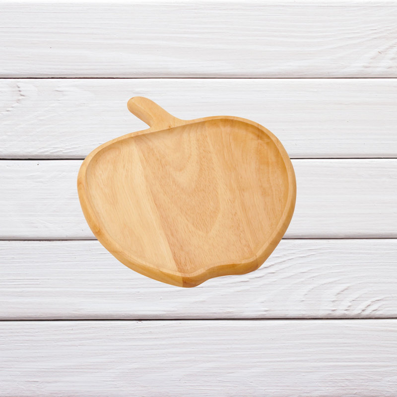 Plat de service en bois et pomme