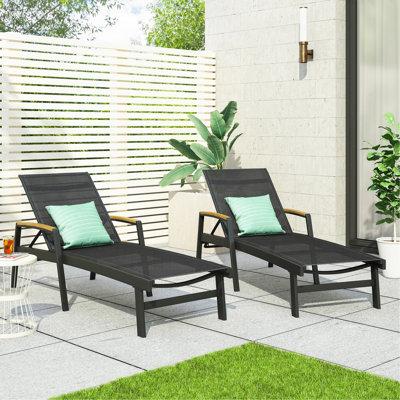 CHAISE LOUNGE