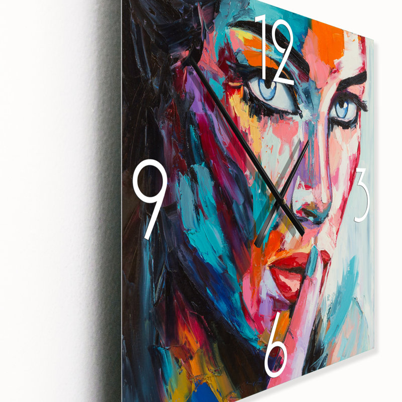 Portrait abstrait d'une jeune femme aux yeux bleus - horloge murale moderne, Très grand