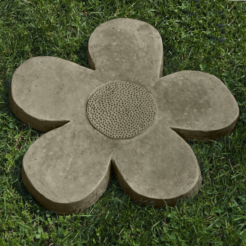 Flower Power Stepping Stone, 2" H x 15.5" W x 15.5" D, Verde