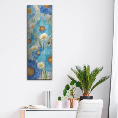 «Sunkissed Blue and White Flowers 1» par Silvia Vassileva, art mural en métal