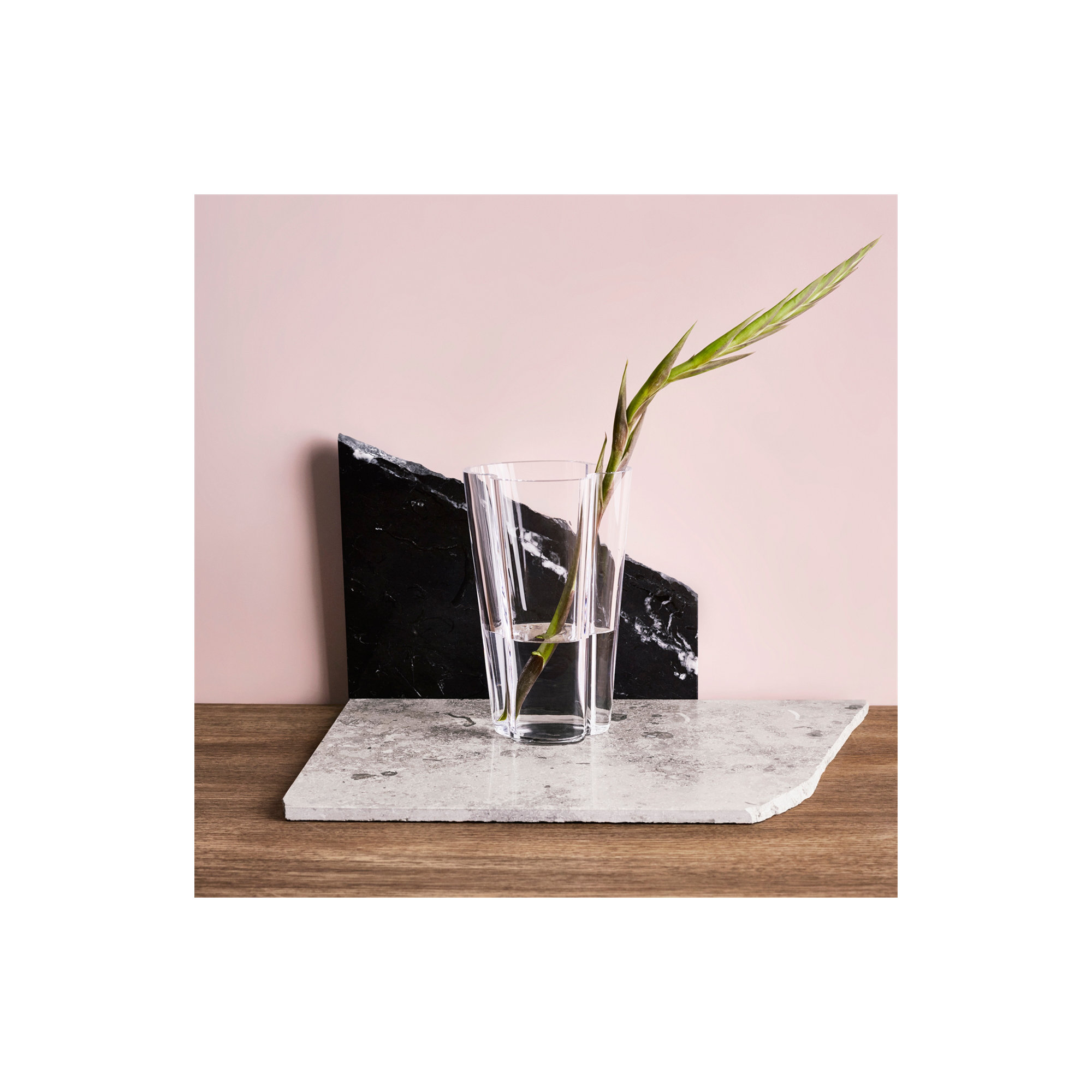 Aalto 8.66" Glass Table Vase, Clear