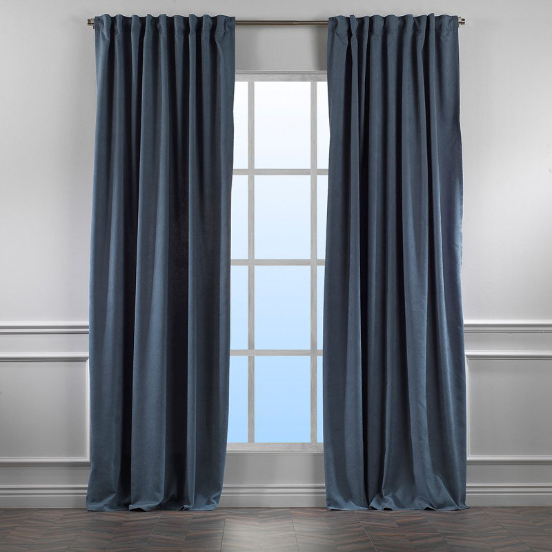 Panneau simple décoratif occultant très long et très large doublé, L 100 po x L 156 po, Bleu ciel