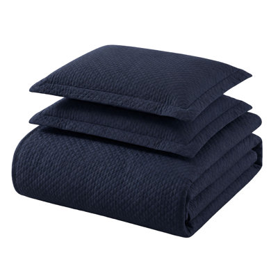 Superior Solitaire Waffled Matelassé Bedspread Set with Shams