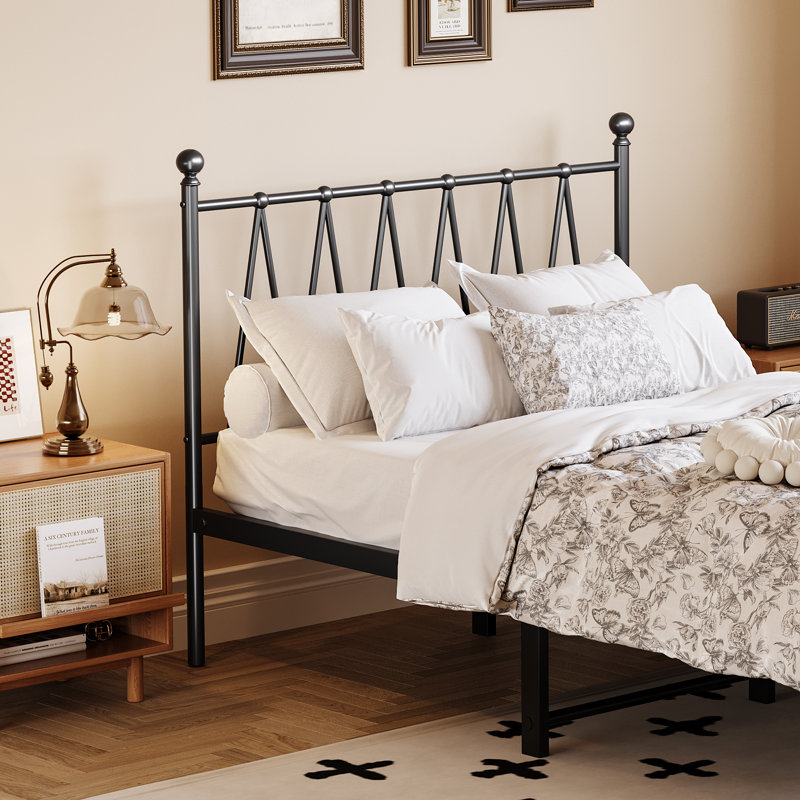 Structure de lit simple avec tête de lit, cadres de lit plateforme robustes avec lattes de métal supportées, capacité de 1000 lb, s'adapte aux matelas de L 79 po x l 40 po, assemblage facile et conception silencieuse