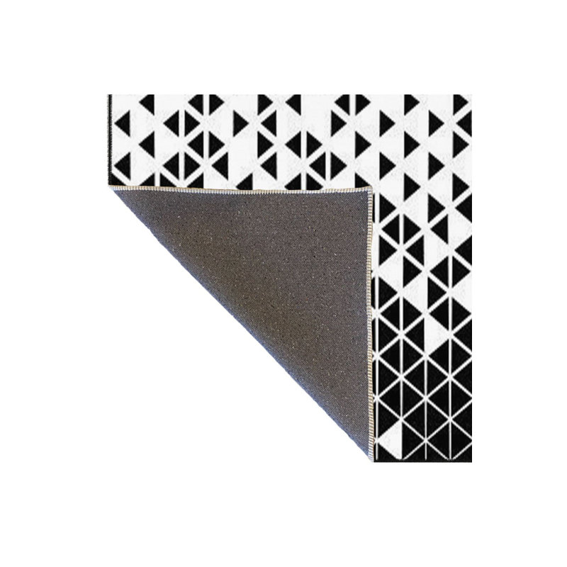 Tapis noir lavable à motif géométrique triangulaire, Sous-tapis rectangulaire 3 pi 11 po x 5 pi 11 po i