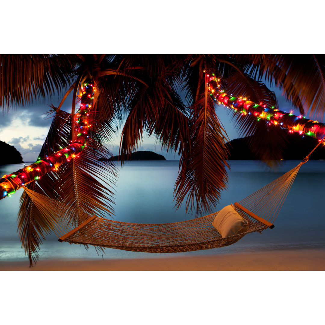 Weihnachtslichter am Strand von Cdwheatley - Leinwanddruck ohne Rahmen