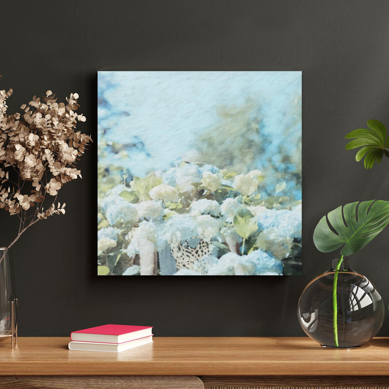 «Blue and White Hydrangea Flower», reproduction d'art rectangulaire sur toile tendue 1 pièce, H 32 po x l 32 po x P 2 po