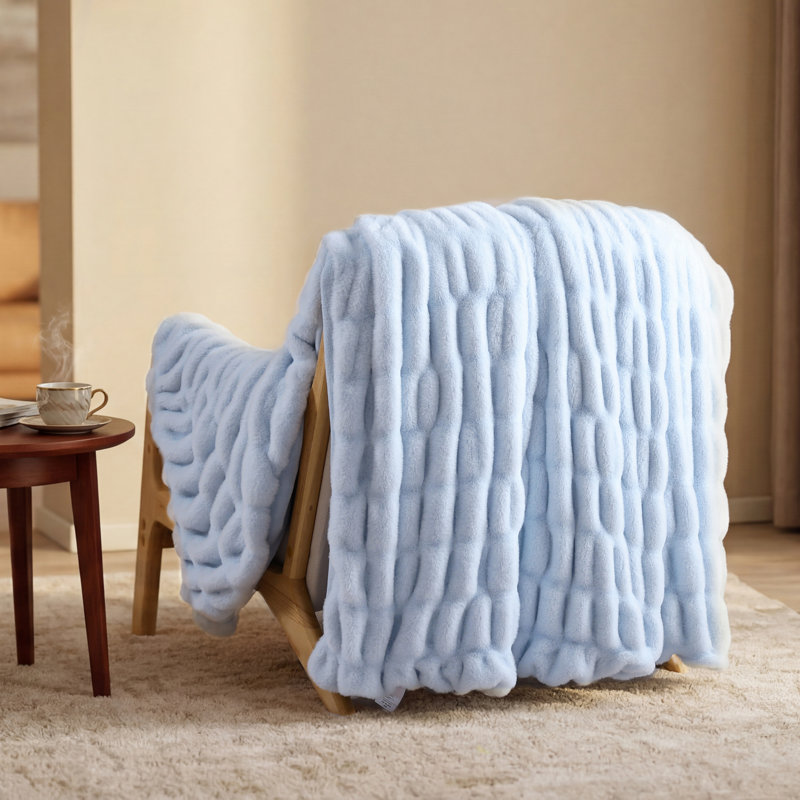 Jeté en fausse fourrure de lapin, L 60 po x l 80 po, Bleu clair