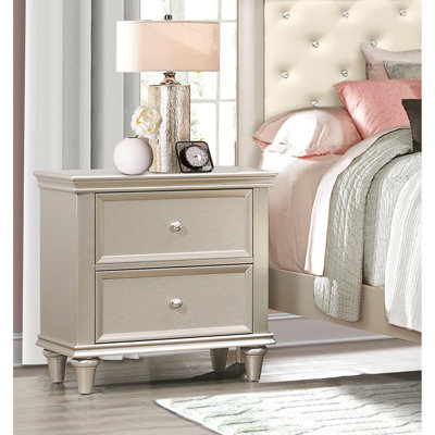 Table de chevet texturée en argent - Essentiel pour le décor de la chambre à coucher 2 avec finition et glissières à roulement